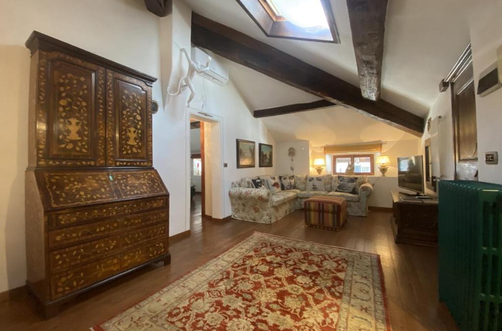 Chiavenna Apartment | Ponte del Mera Attic
