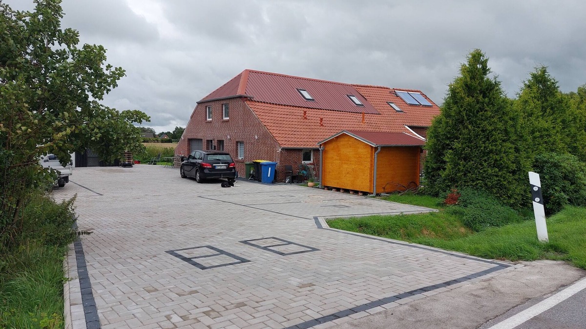 Großheide Apartment | Ponyhof, 2 room DG, parking lot in the yard