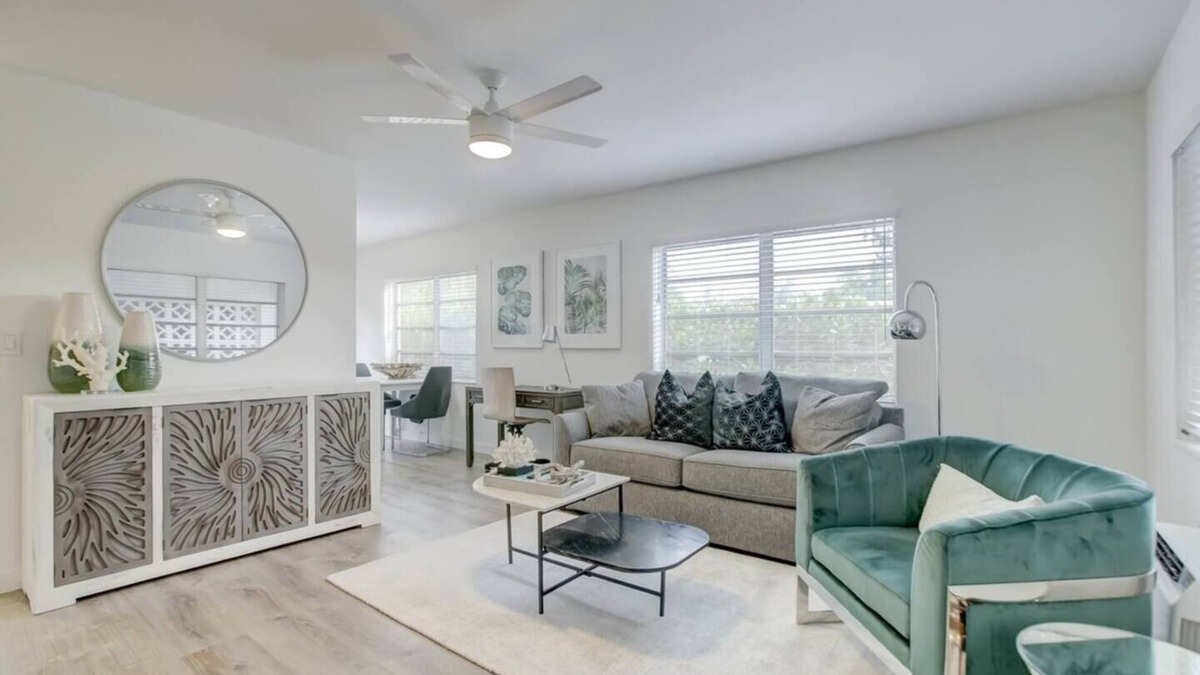 Middle River Terrace Apartment | Pool Access ~ Free Parking ~ Smart TV ~ Wifi