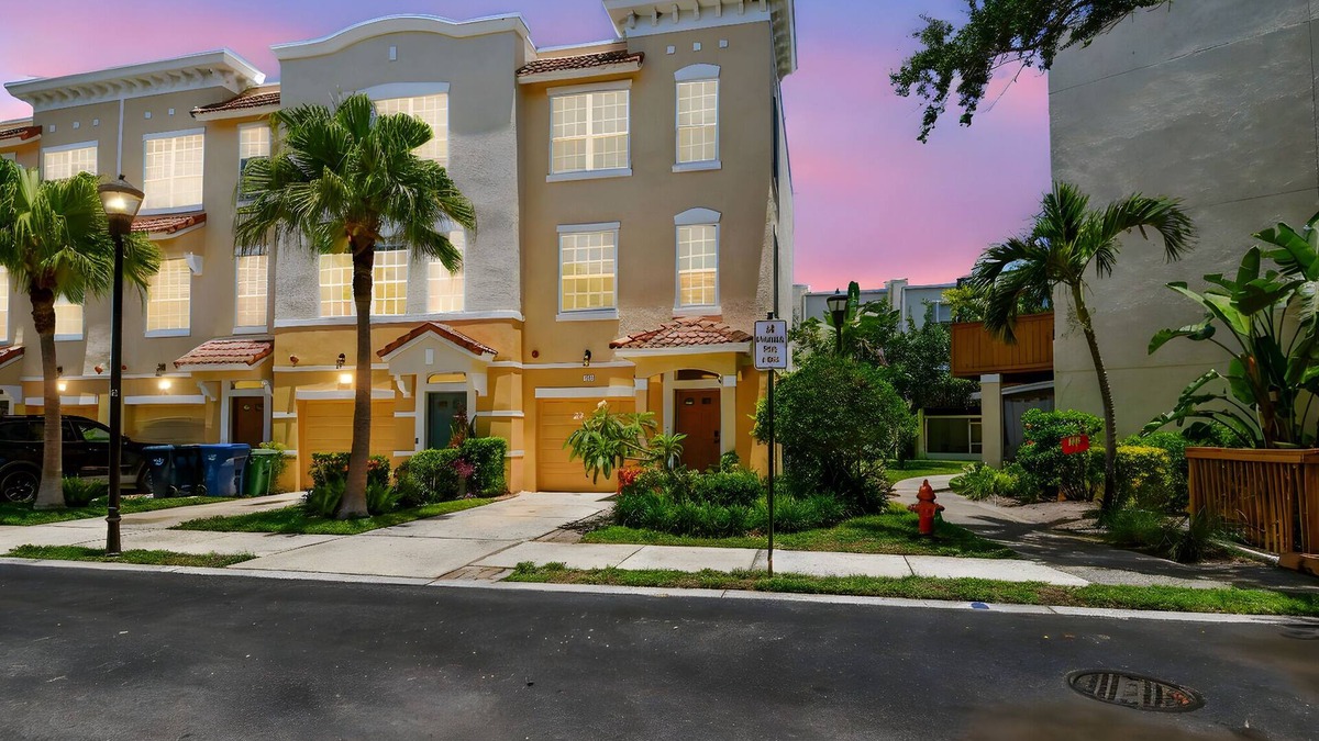 Sun Bay South House | Pool Access, Patio & BBQ, Family & Pet Friendly