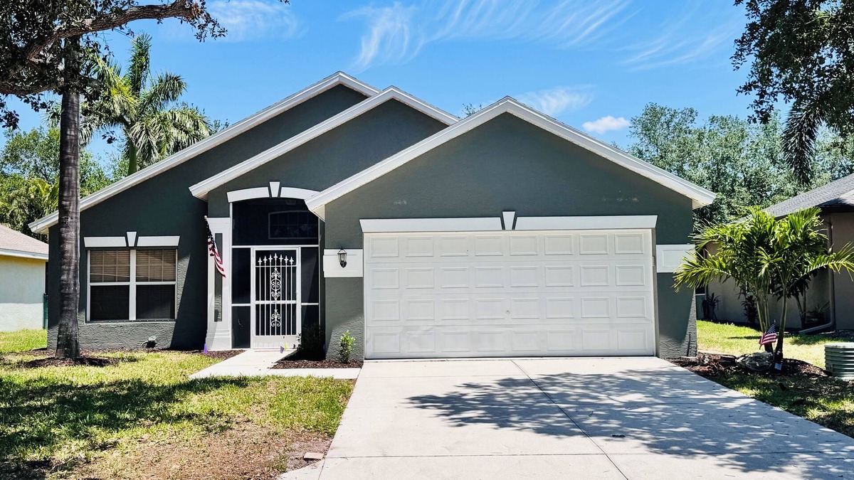 Three Oaks House | Pool, Amenities, Close to Shopping, Entertainment & more at Robs Gulf Retreat!