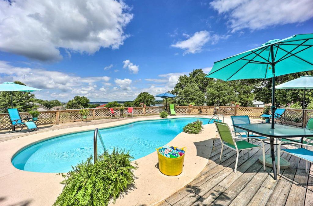 Grove House | Pool and Outdoor Kitchen Grand Lake Getaway!
