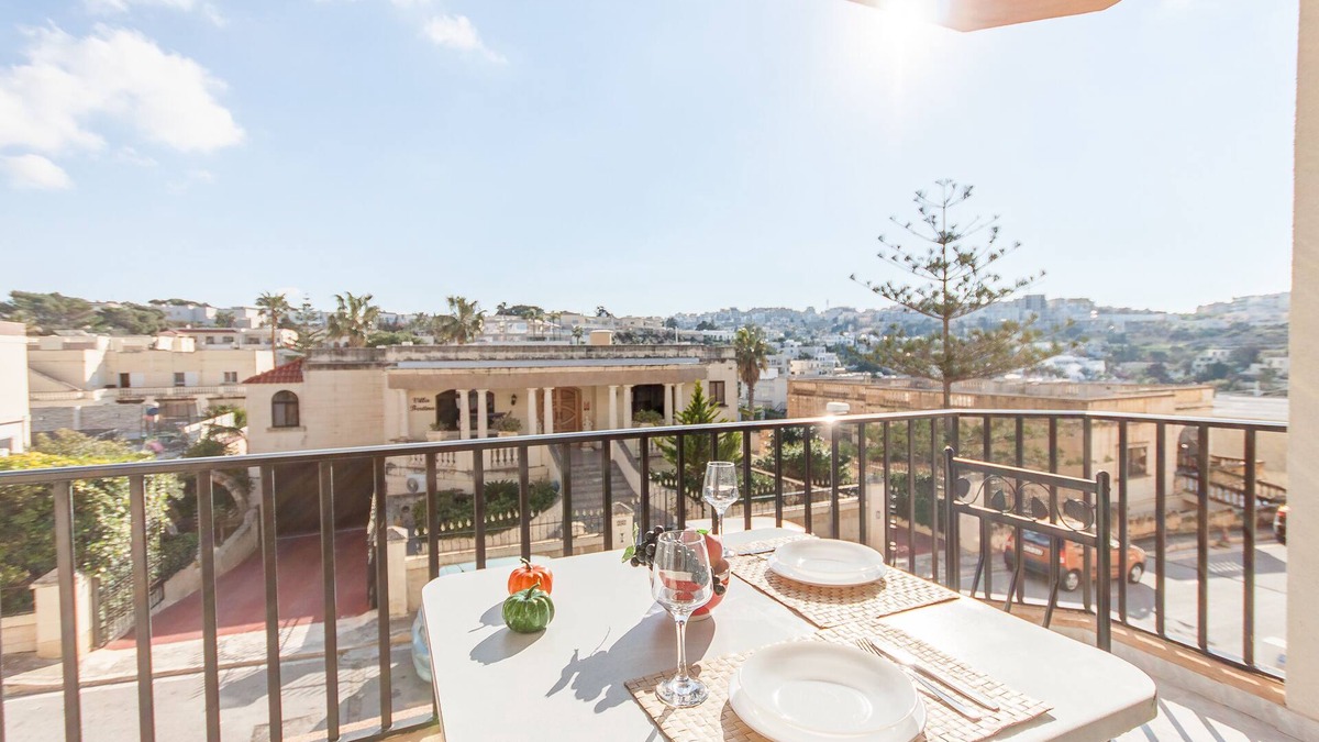 Santa Maria Estate Apartment | Pool and Sea, charming Merill Apart 2, Mellieha, Malta