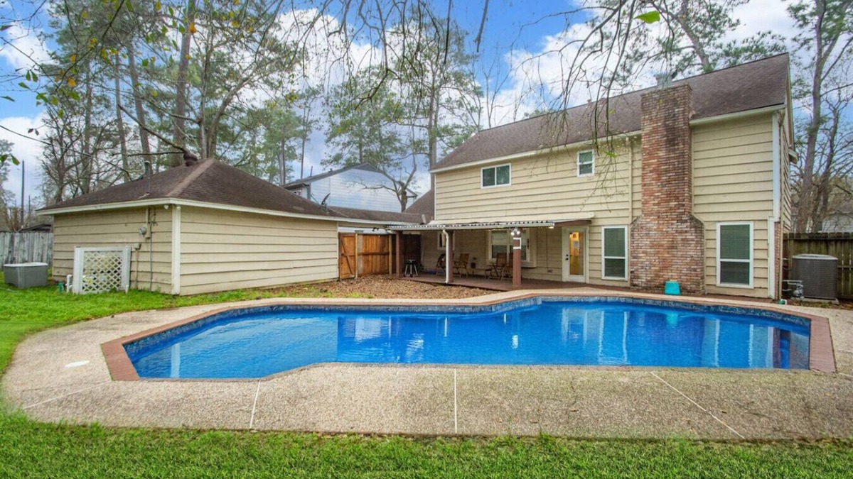 Ponderosa Forest Apartment | Pool | BBQ | Game Room | Gym | Patio | Workspace