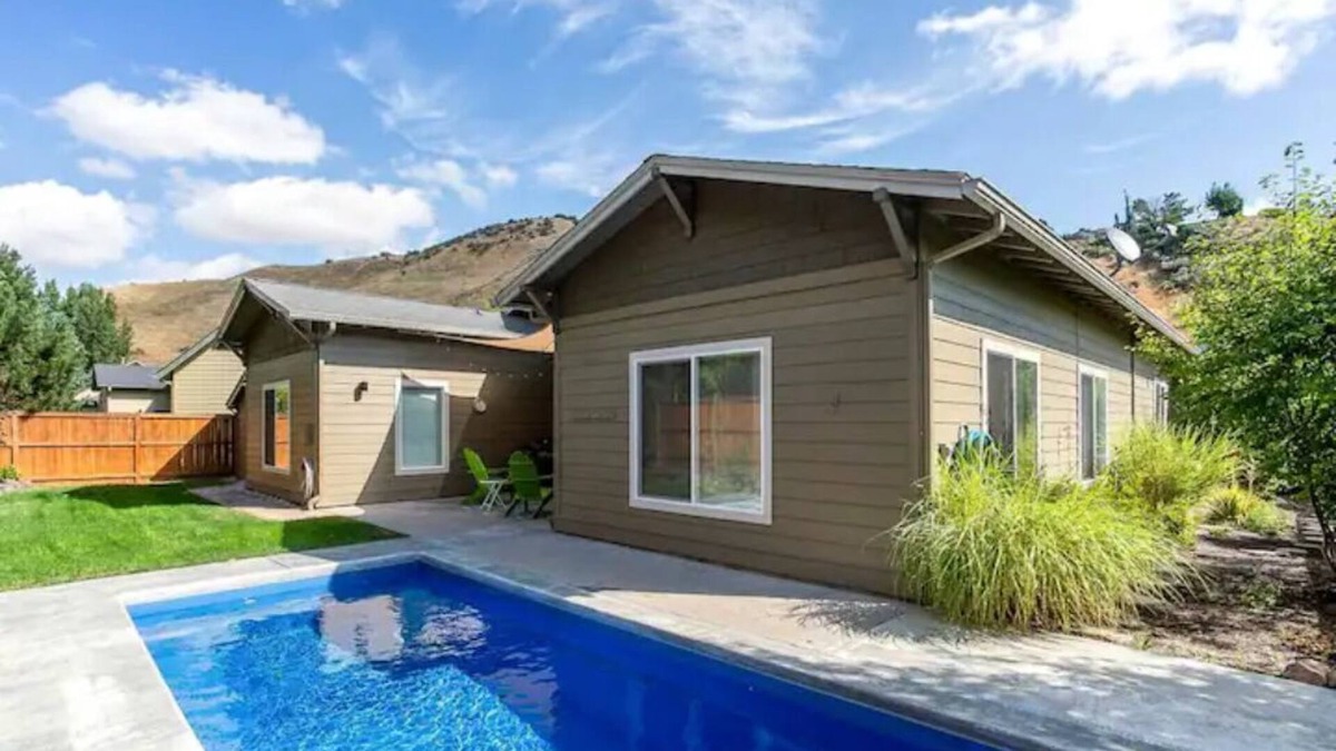 Highlands House | POOL BBQ Patio | Pool Table | Summer Fun