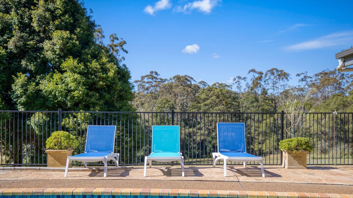 Bucca House | Pool, BBQ, WI-FI, Pool Table, Peaceful Rural Setting, Drive to Beach and Shops