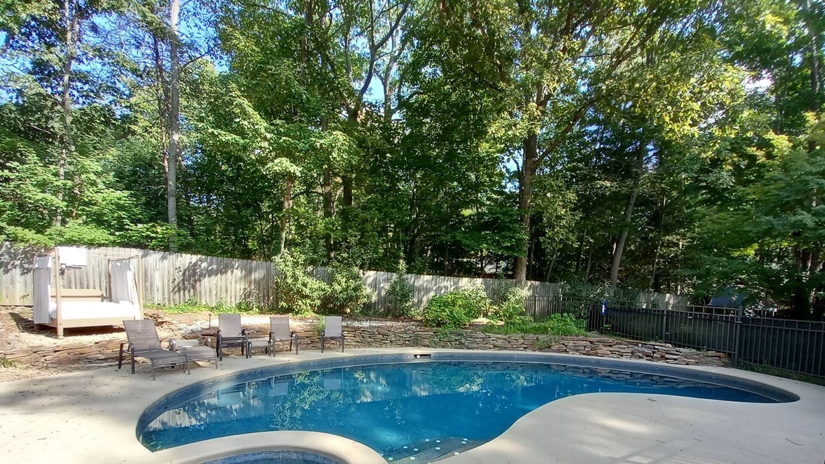 Winston - Salem House | Pool, Custom Mid Century Gem, walk to Wake Forest University, Reynolda House