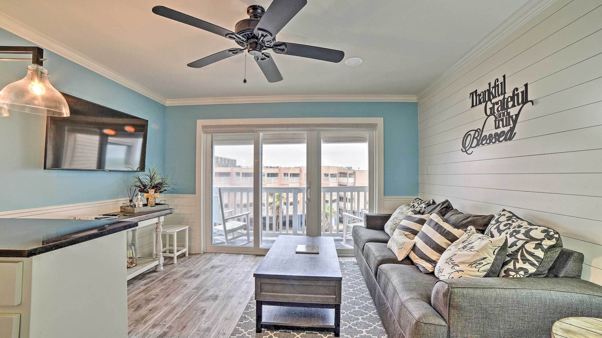 North Beach Condo | Pool & Direct Beach Access: Corpus Christi Escape