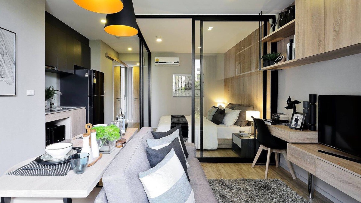 Sathorn Apartment | Pool! For Sightseeing, Playing & Food.