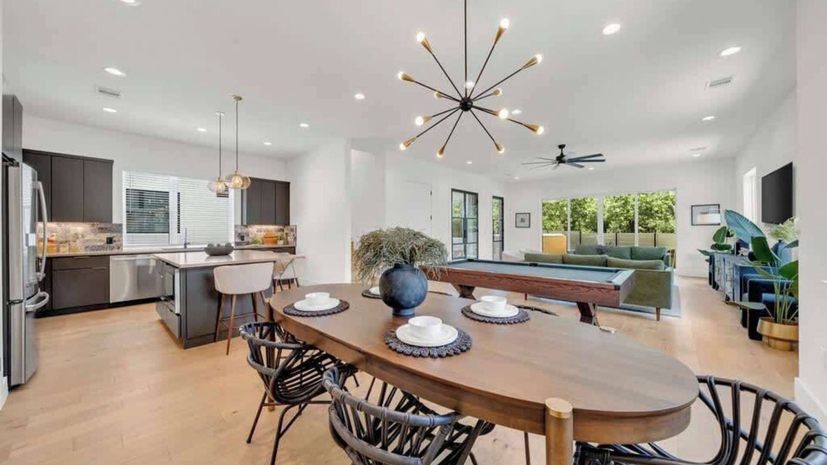 Riverside House | Pool & Game Room & Chef's Kitchen – 6BR Sleeps 24