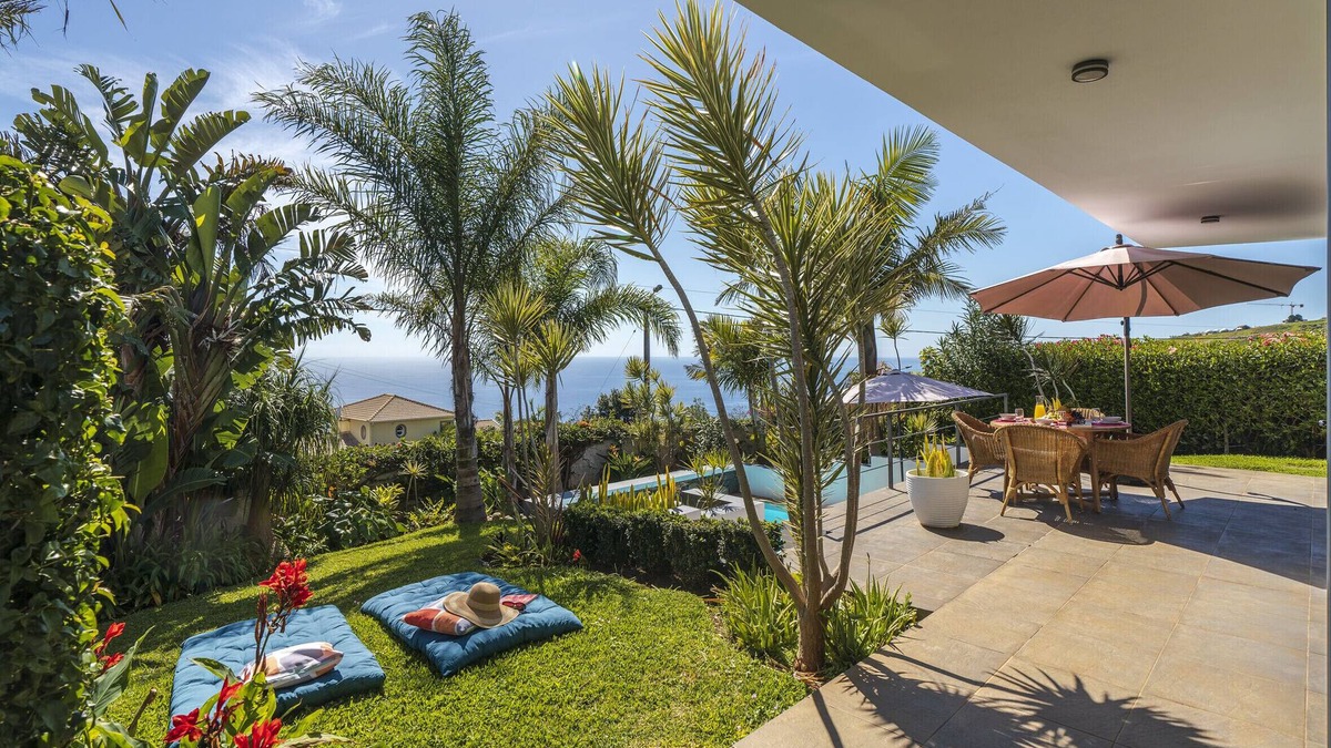Estreito da Calheta Villa | Pool, garden and sea view - Villa Hibiscus