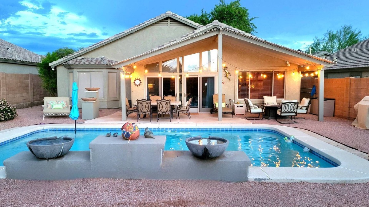 Gold Canyon House | Pool |Gold Canyon |Views of Superstition Mountain |FirePit| Hiking |Golf |Zipline |Unique Experience