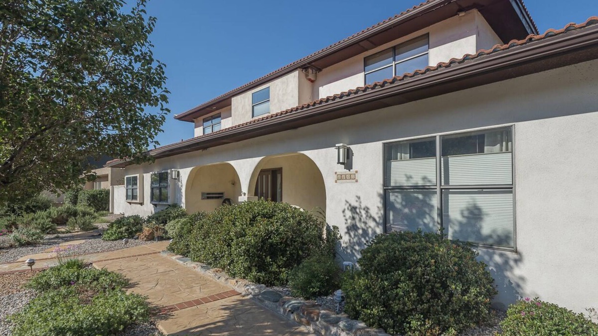 Northeast Heights House | POOL & GORGEOUS VIEWS Atop Albuquerque