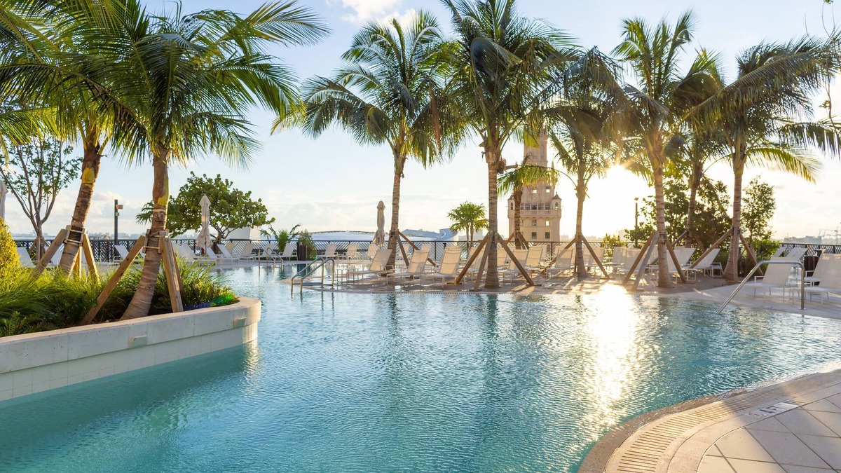 Overtown Apartment | Pool, Gym, Co-working, Spa, Heart of Downtown