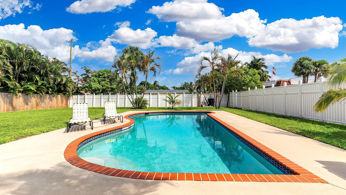 Boca Raton House | Pool Home 3 Bed 3 Bath. 1 mile from beach!
