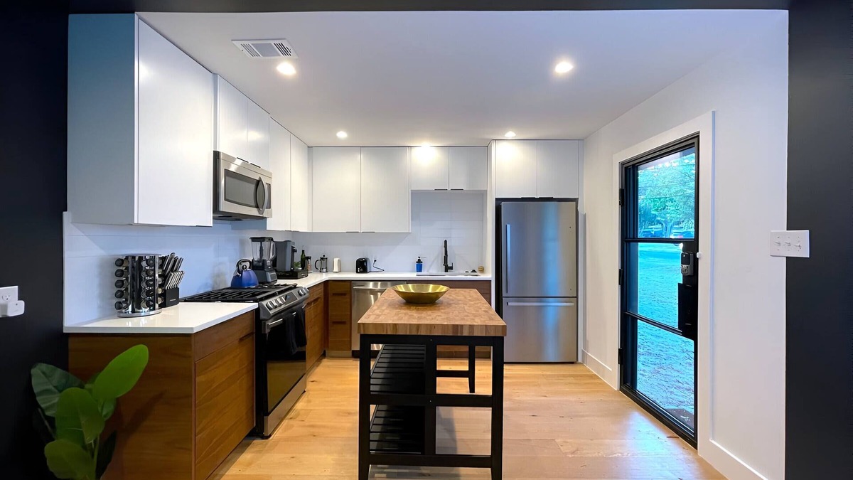 MLK House | Pool Home Encore: 6min drive to Rainey St