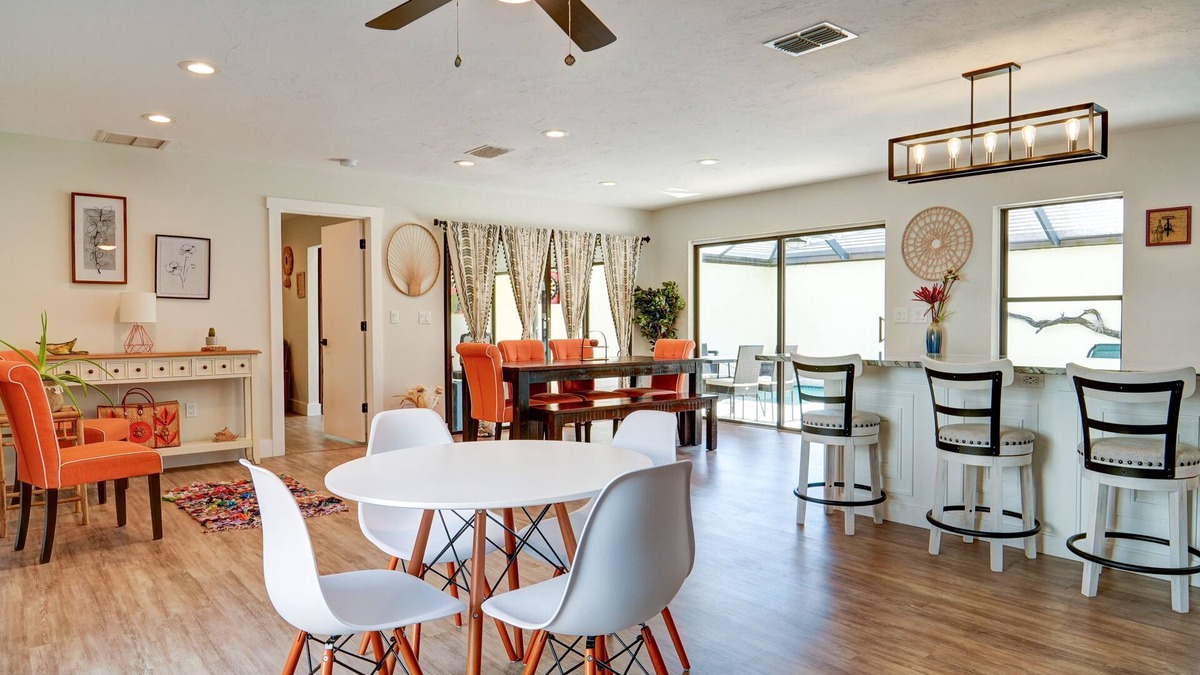Glen Oaks House | Pool Home Near Beaches and Downtown