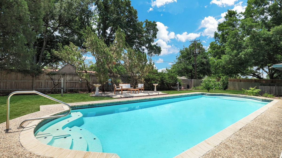 Castle Hills House | Pool Home Nr DT + River Walk + Alamo | WiFi Yard