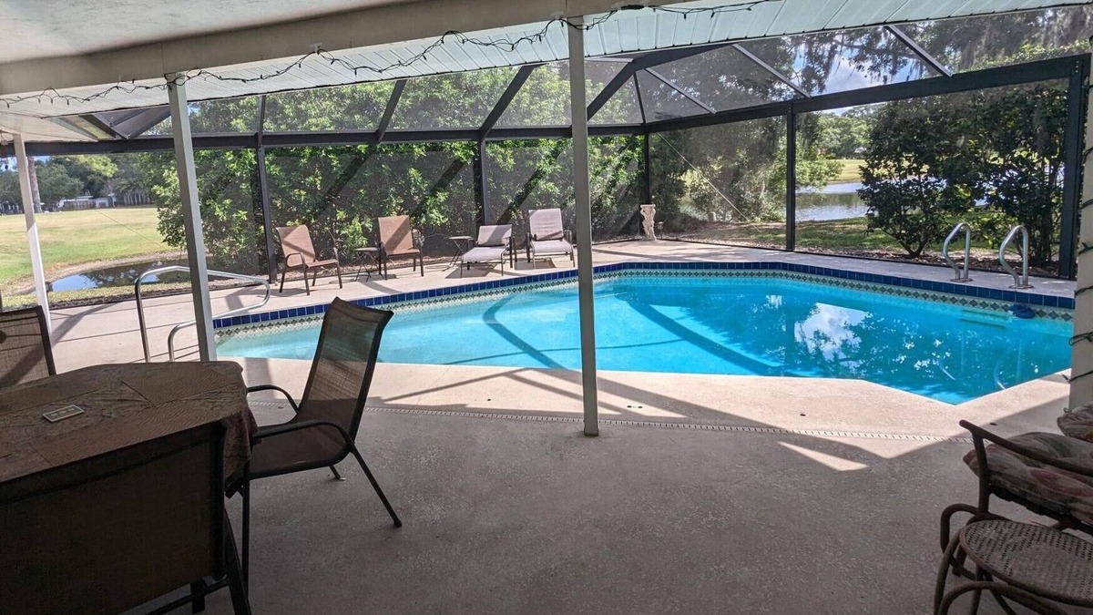 Braden River House | POOL HOME WITH DOG RUN.