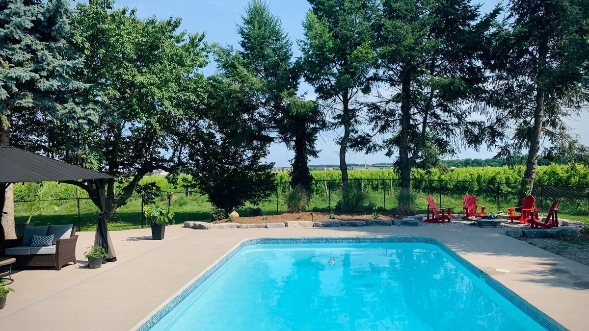 Niagara-on-the-Lake House | Pool Hot Tub Private Vineyard Oasis for 6 in NOTL