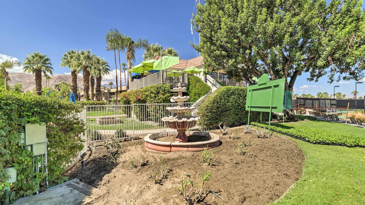 Palm Desert Apartment | Pool & Hot Tub Access: Palm Desert Studio Condo