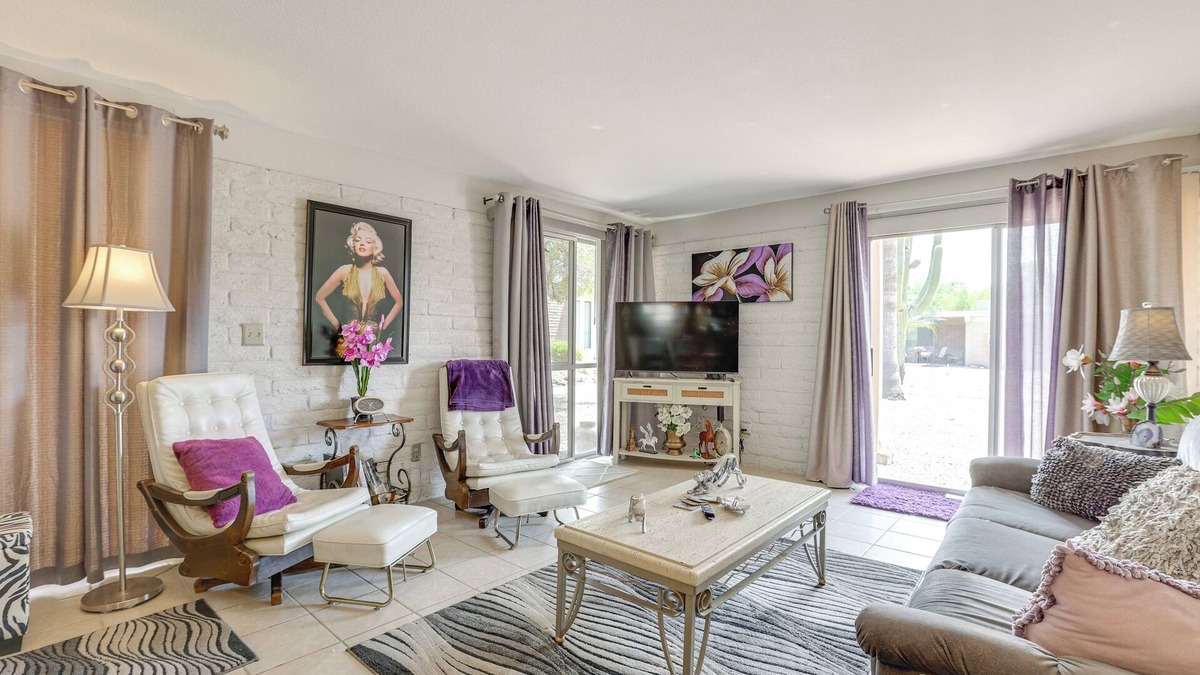 North Scottsdale Condo | Pool + Hot Tub Access! Chic Condo in Scottsdale