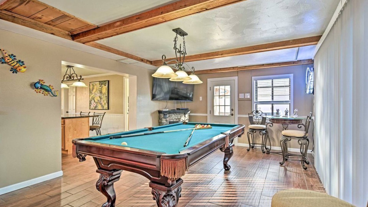 Walsingham House | Pool, Hot Tub & Billard Beach Escape, Dog Friendly