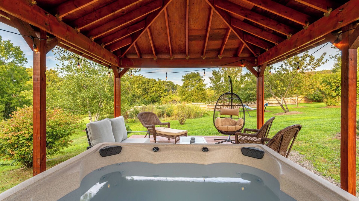 Kerhonkson Cabin | Pool - Hot Tub - Game Room - Mini Golf - Country