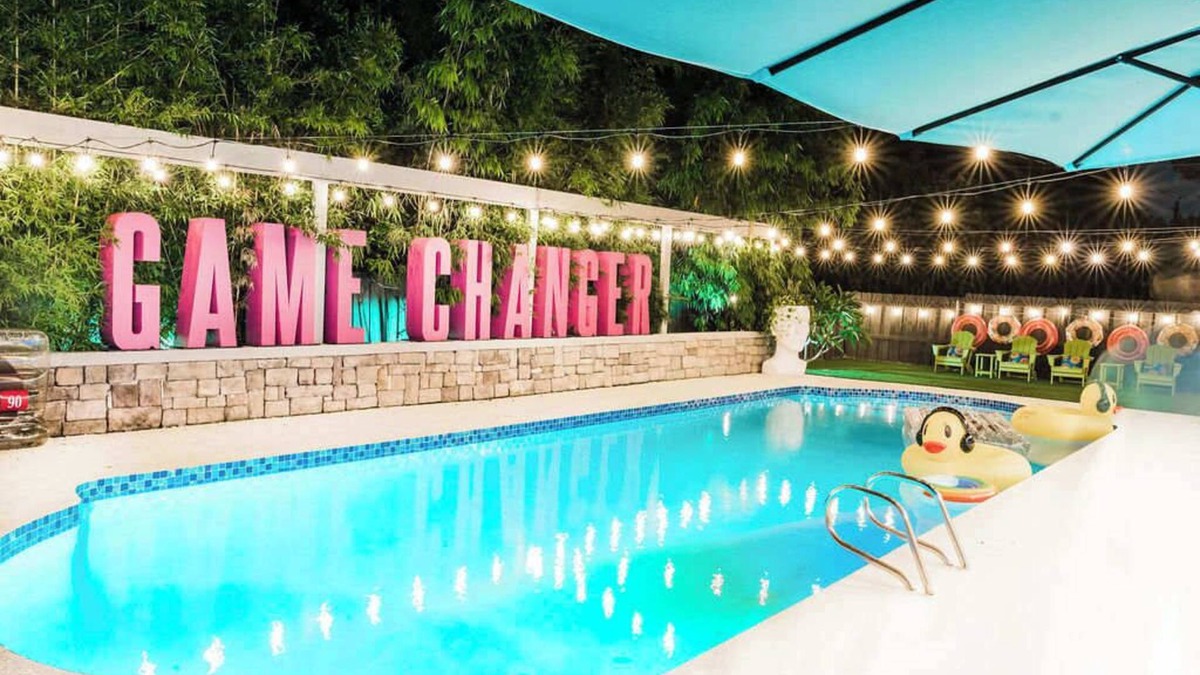 Casselberry House | Pool, Hot Tub, Massage Chair, Golf, & Music Vibes!