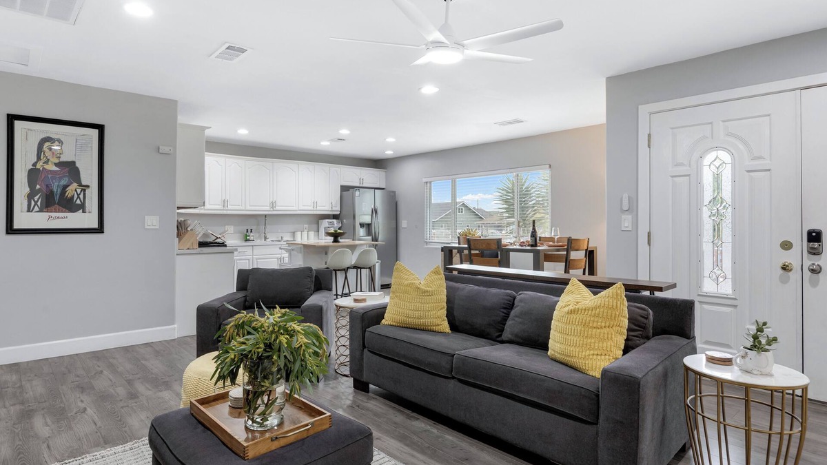 Grant Hill House | Pool, Hot Tub & Outdoor Lounge Near Beaches & Dining | Bella Casa