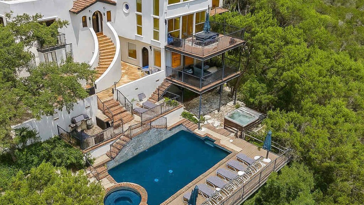 Wimberley House | Pool | Hot Tub | Stunning views | Lux | Game Room