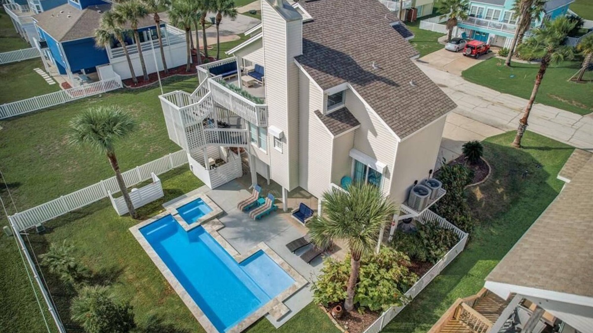 Pirates Beach House | Pool & Hot Tub | Yard | Pets
