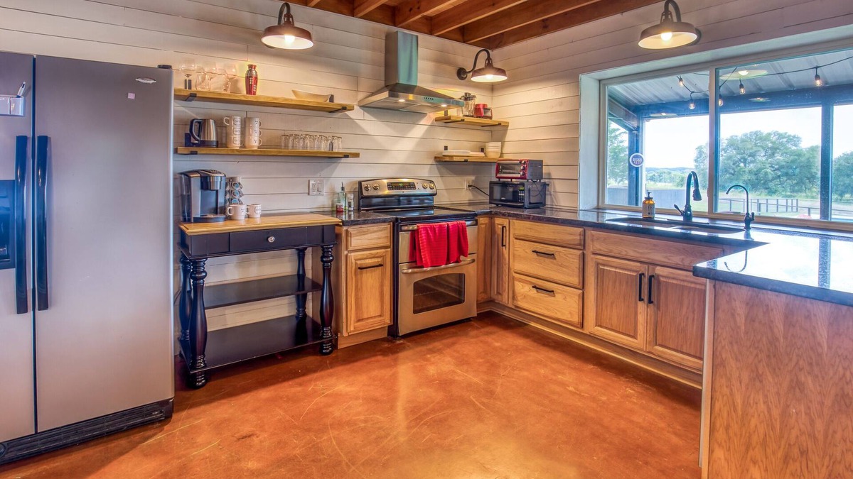 Brenham Cottage | ★ Pool, HotTub- Cardinal Cottage, RoundTop/Brenham