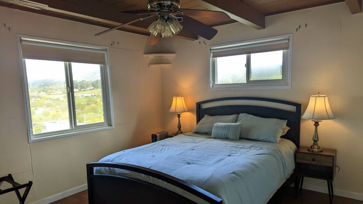 East Grove Cottage | Pool house - Close to San Diego Zoo Safari Park and Wineries.