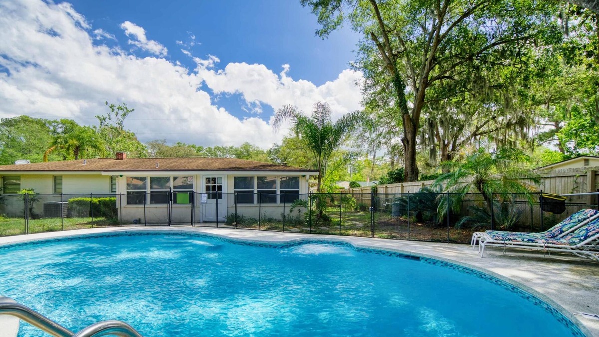 Southside House | Pool House in the Heart of Julington Creek | King Bed |Sleeps 10