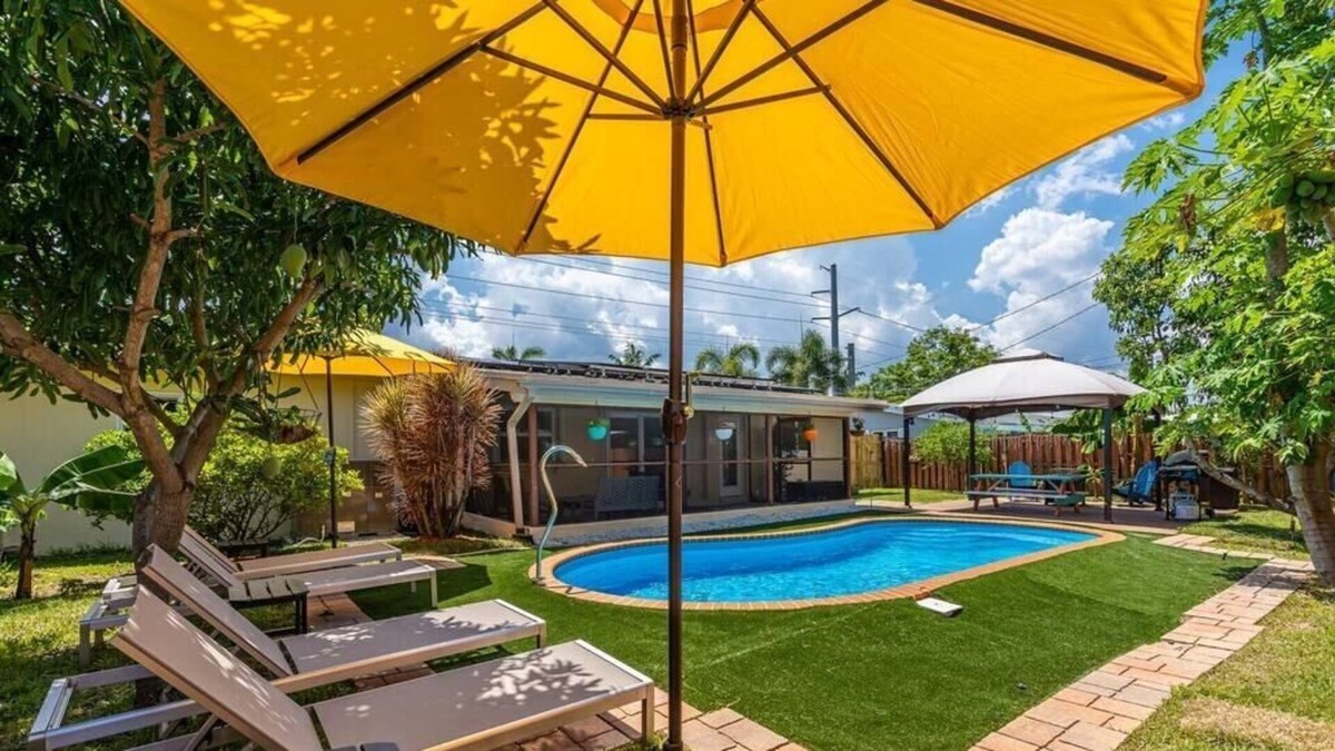 Imperial Point Villa | Pool House Near Beach w/ Sunroom and Lounge Areas
