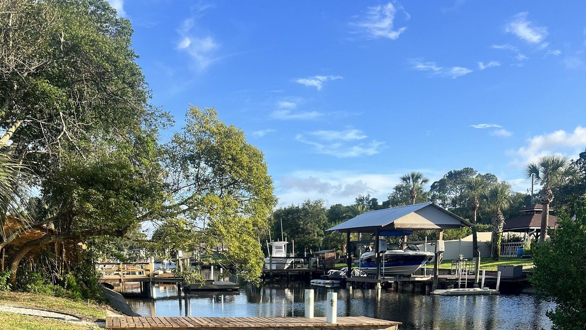 Isle of Palms House | Pool House on a water minutes from Beach/Mayo hospital
