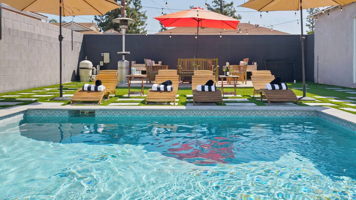 Inglewood House | Pool House Retreat near LAX, SoFi, DTLA & Beaches