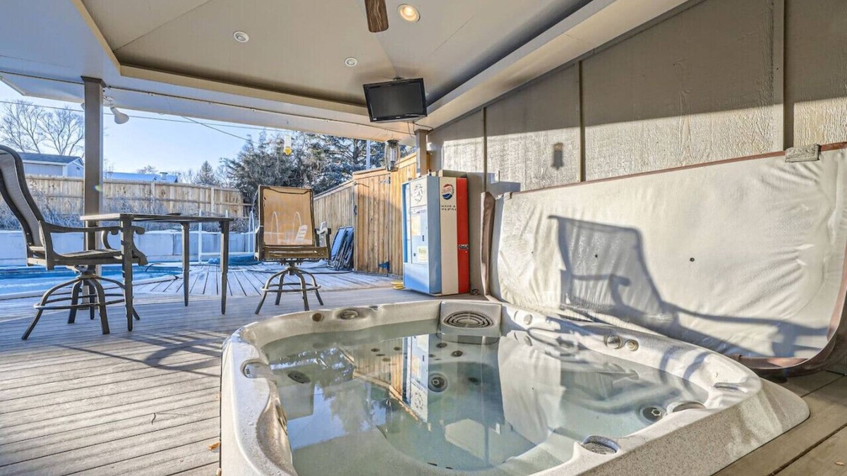 Arvada House | Pool I Hot Tub I Guest Suite I Fireplace I Arvada
