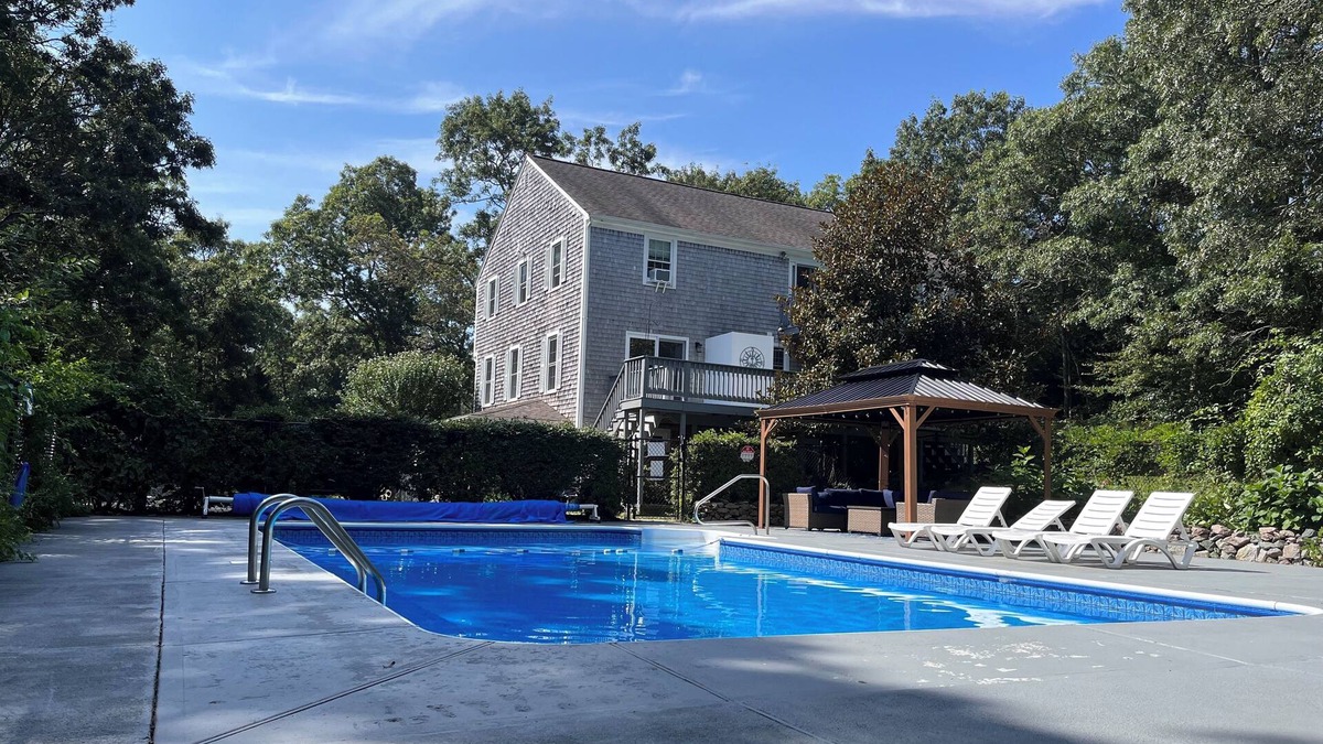 Sandwich House | POOL, LARGE NEWLY RENOVATED: 4+ Bedroom, lots of room