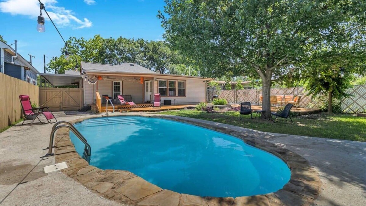 Jefferson House | Pool! Mins to Downtown & Alamo - Huisache Retreat