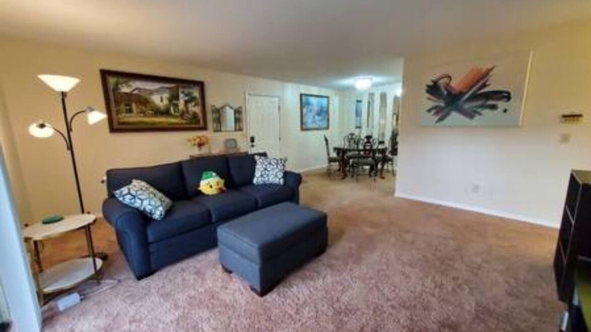 Daytona Beach Apartment | Pool Modern Queen Room4Rent in a 2BR 2BT Laundry