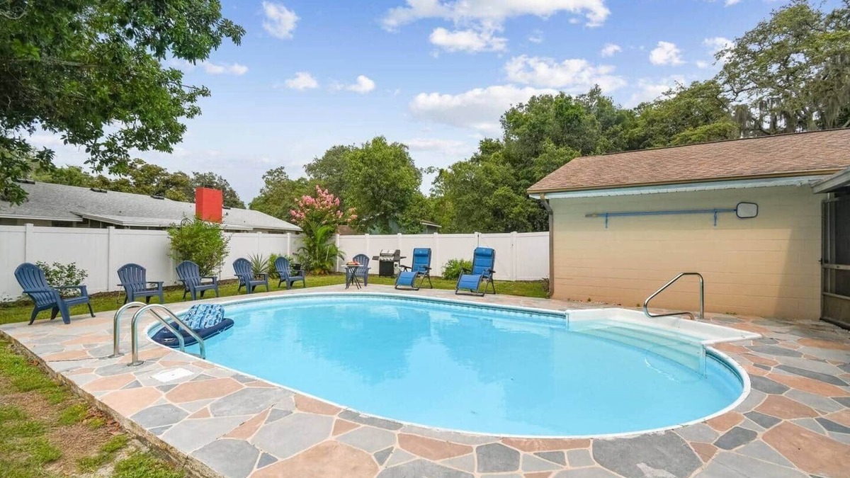 Bearss Plaza House | Pool Oasis | Karaoke | 5G | Theater 135" | Grill