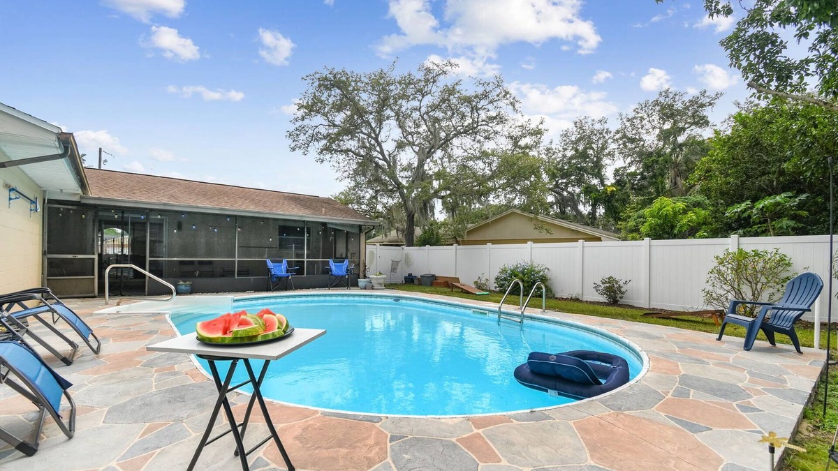 Bearss Plaza House | Pool Oasis - Karaoke - 5G - Theater 135" - Grill