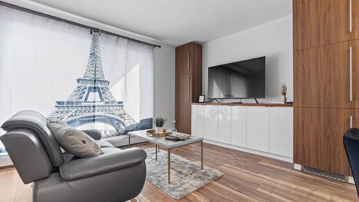North Central Edmonton Apartment | Pool/Patio/& Private Balcony in Downtown Edmonton, Private Parisian Condo