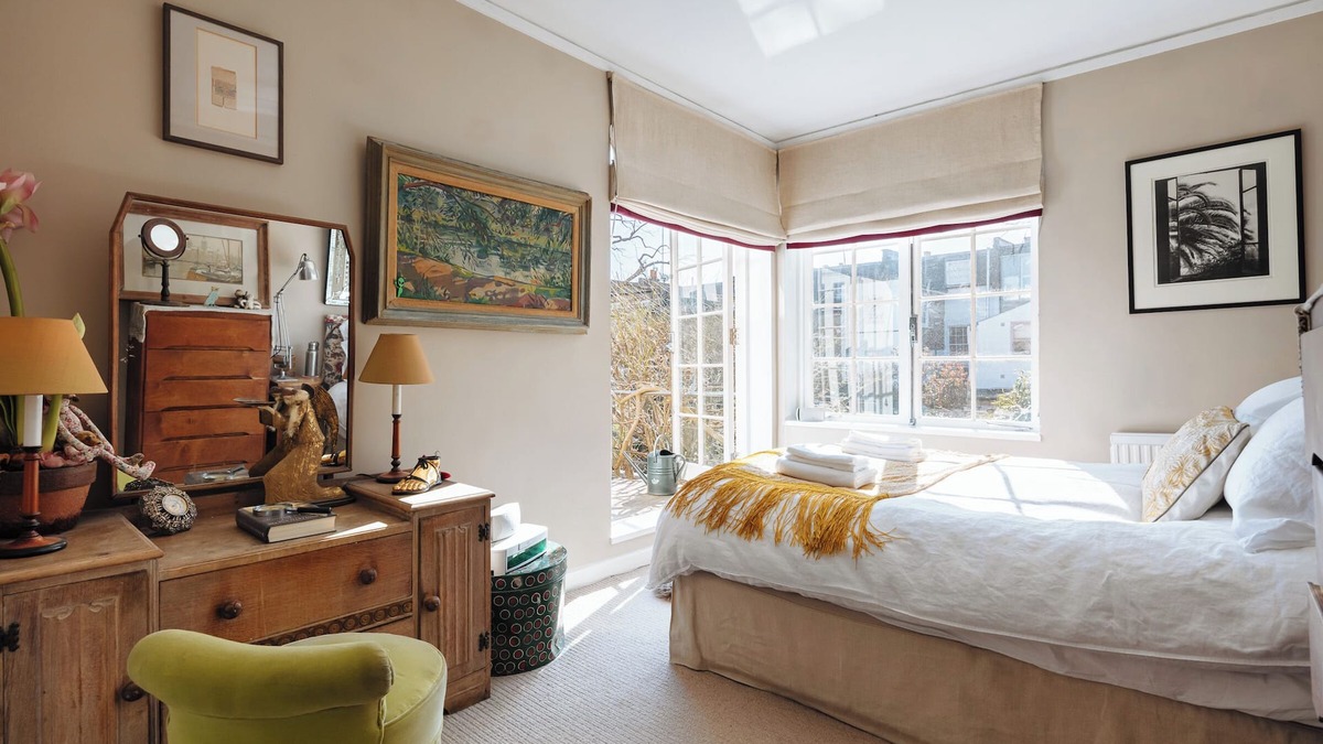 Addison Villa | Pool & Piano | Hidden Oasis in Kensington Olympia
