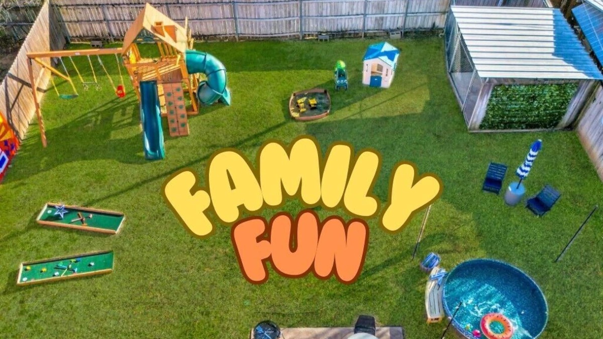 Arlington House | Pool - Playset - Stadiums - 6 Beds!
