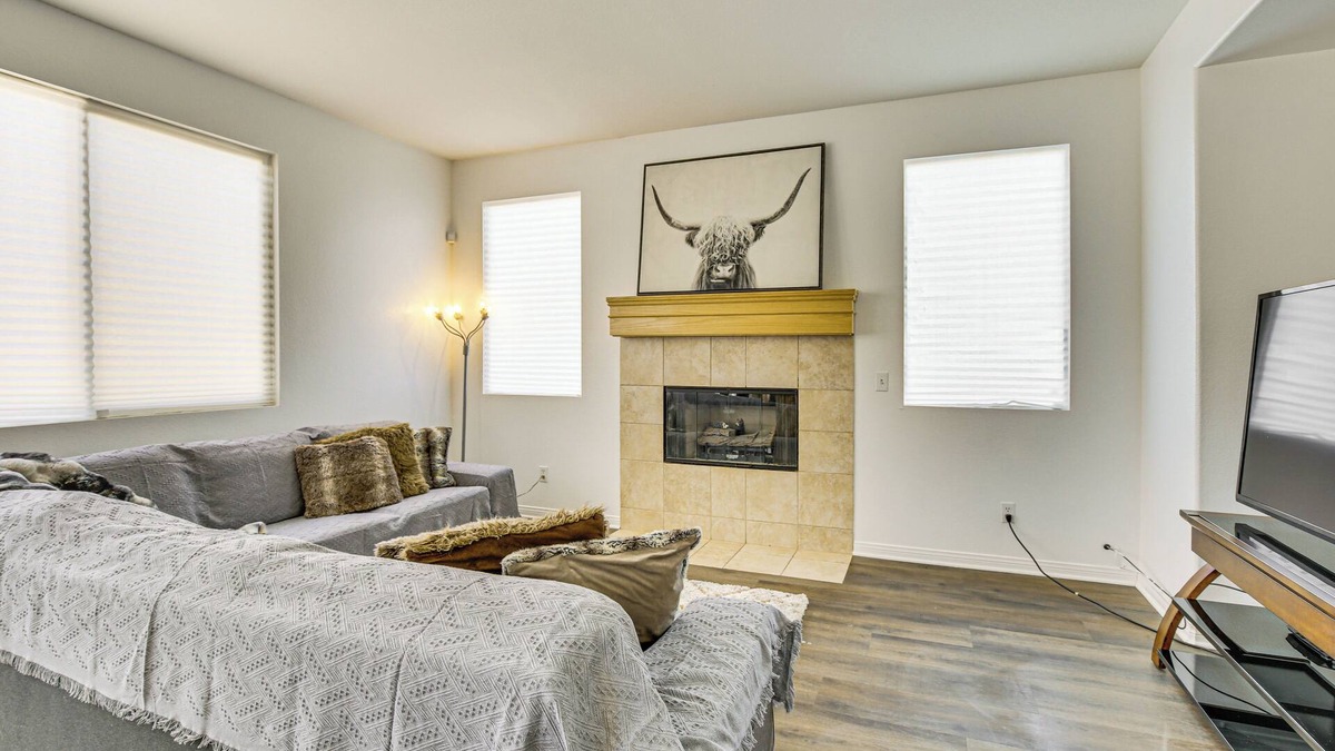 Victorville House | Pool Table & Charcoal Grill: Home in Victorville!