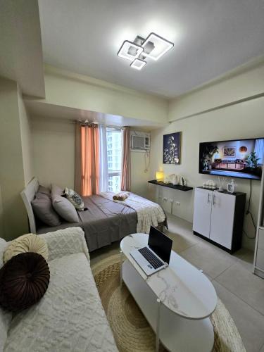 Lahug Apartment | Pool view Studio with WiFi & Netflix , Avida Riala