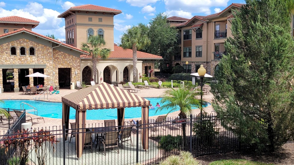 Regal Palms Condo | Pool View with kitchen, washer dryer and minutes to Disney